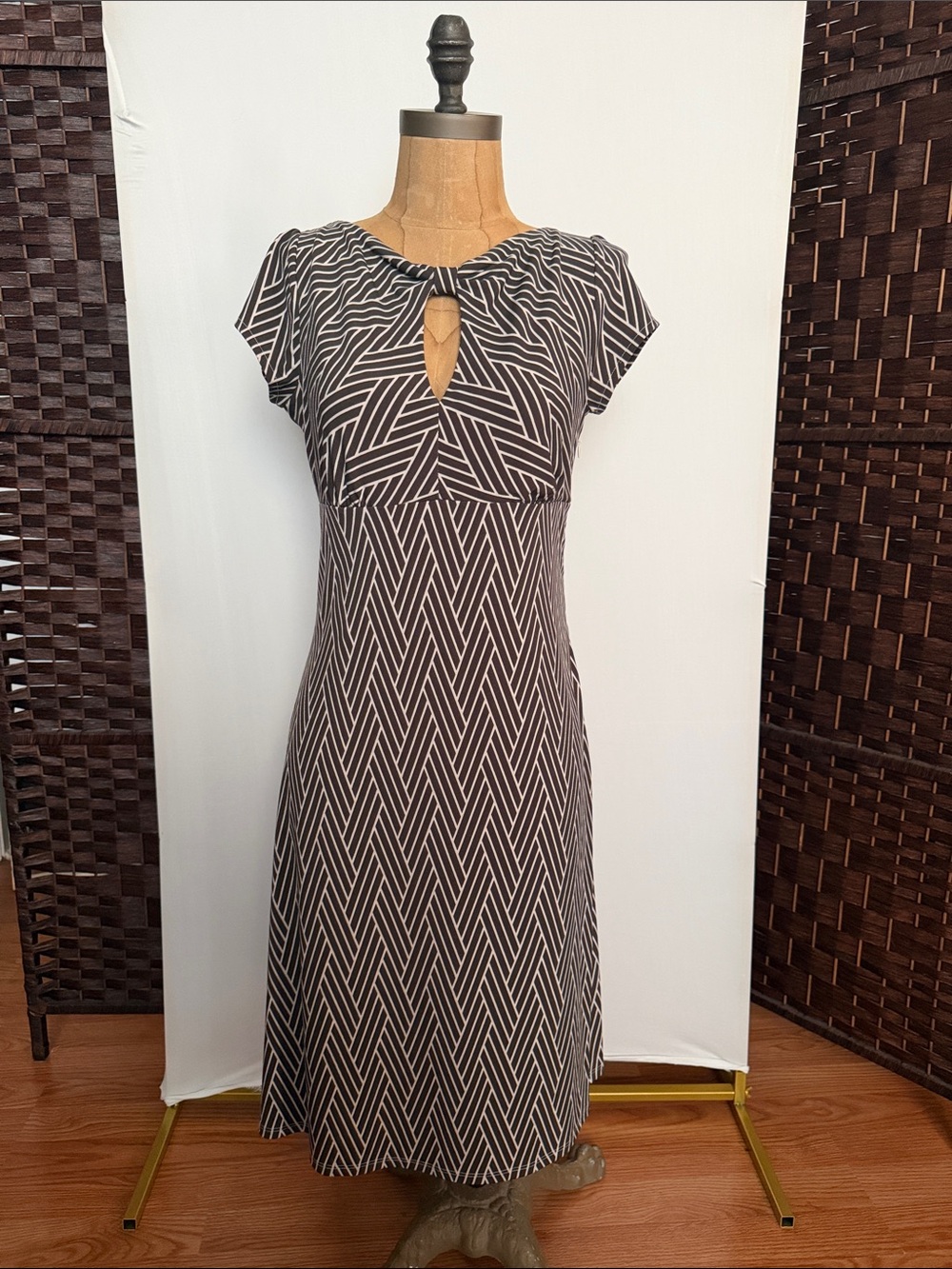 Ann Taylor Brown and tan Geometric Midi Dress sz 4 EUC Office